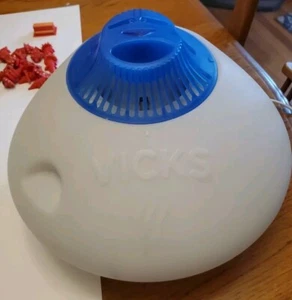 Vicks Warm Mist Steam Vaporizer Humidifier, White & Blue, Preowned. - Picture 1 of 4