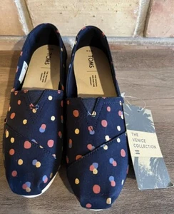 Tom’s Venice Collection Canvas-Damenschuh marineblau bunte Punkte Größe 7,5 neu mit Etikett - Bild 1 von 12