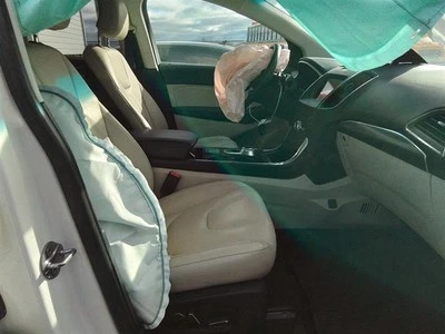 Bolsa de aire Ford Edge 2015-2024 pasajero delantero inferior derecha rodilla beige Foto 1 de 4