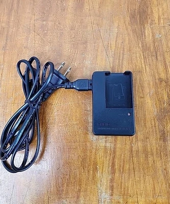 Casio Battery Charger BC-11L for Casio NP-20 Battery Genuine OEM Authentic - Image 1 of 4