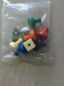 Clue 2014 Game Retro 1986 Edition 6 Wooden Pawns, 1 Die Replacement Pieces NEW - Picture 1 of 3