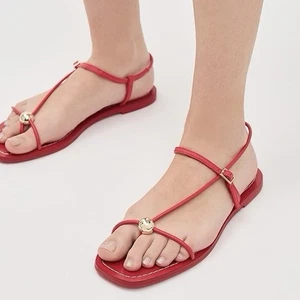 Sandalia de cuero con hebilla plana Loeffler Randall Lara usada en excelente estado en rojo y dorado talla 10 B - Imagen 1 de 10