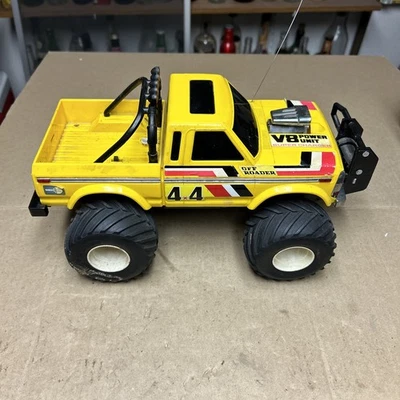 Radio Shack Radio Controlled Off Roader RC 4X4 V8 Working - Image 1 of 4