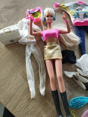 Barbie Puppe mit Arztkoffer u. viel Zubehör gebr. - Bild 1 von 4