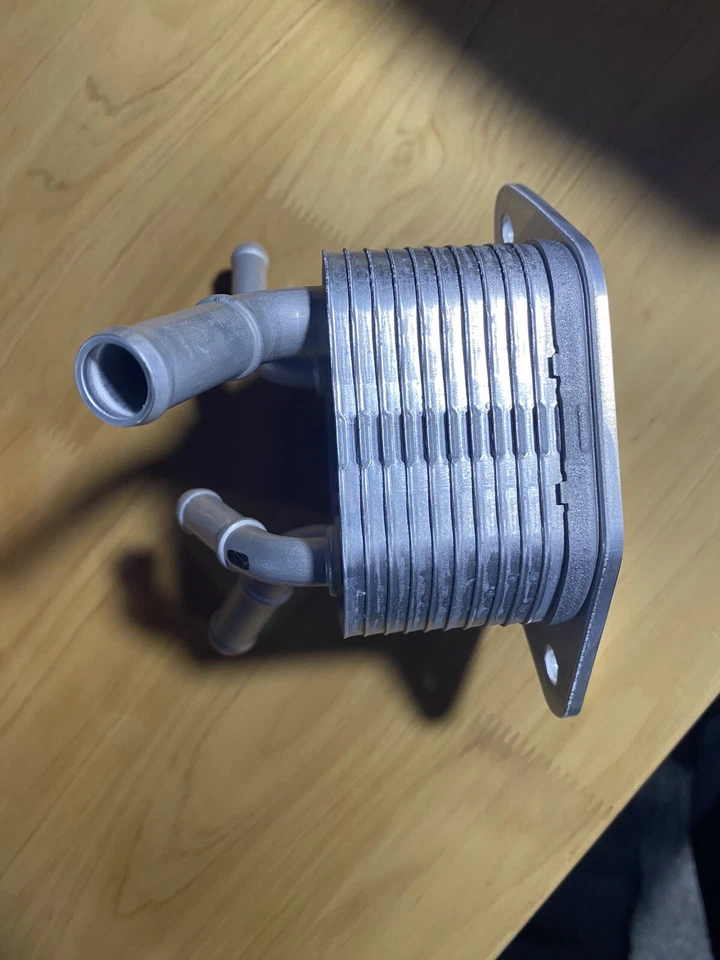 Enfriador de aceite de transmisión OEM 33493-78020 para Toyota RAV4 2013-2018 2,0 L 6ZR-FE Foto 1 de 4