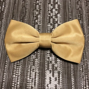 Corbata de oro bronceado liso para hombre preatada estilo mariposa boda graduación fiestas formales - Imagen 1 de 1