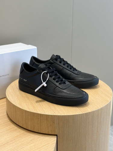 Nuovissime scarpe casual Common Projects nere taglio basso per uomo e donna