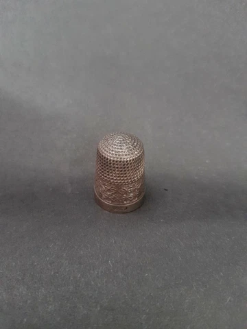 Fantastic Antique Collectible Birmingham Sterling Silver Sewing Thimble /101 Cover