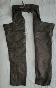 Chaps de motociclista de cuero negro de bolsillo profundo 'calle y acero' talla S - Imagen 1 de 24
