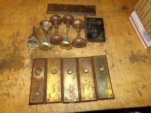 Group Lot Of Salvaged Vintage Door Knobs, Door Plates and Lock - Picture 1 of 3