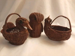 Juego de 3 mini cestas tejidas de mimbre ratán búho pollo cisne jardineras - Imagen 1 de 6