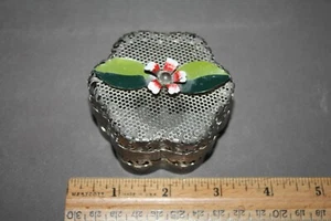 VTG ORNATE SILVERTONE MESH JEWELRY TRINKET BOX WITH ENAMEL COATED FLOWER ACCENT - Picture 1 of 5