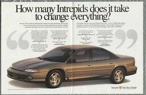 Dodge Intrepid 1995 anuncio de 2 páginas, elegante sedán plateado - Imagen 1 de 3