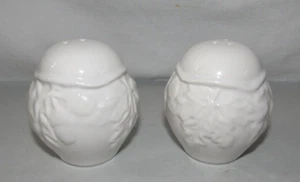 HOLIDAY TIME BRAND WHITE CERAMIC LEAVES & ACORNS SALT & PEPPER SHAKER SET - Picture 1 of 4
