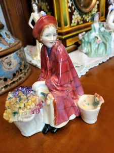 Statuina porcellana Royal Doulton "Bonnie Lassie" HN 1626 alta 5,5" - Foto 1 di 11