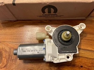 Chrysler Voyager RT 08- NEW GENUINE left front window motor 68030657AA 8C10 - Picture 1 of 7