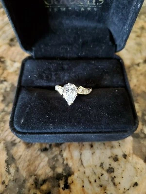 Custom designed 14 ct gold engagement ring   - Image 1 of 4