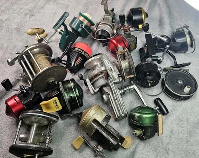 Lote De Colección De 16 Carretes De Pesca Para Piezas Penn Mitchell Southbend ZEBCO Y Más Foto 1 de 4