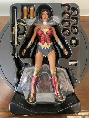 Figura Hot Toys MMS359 Batman vs Superman Dawn of Justice Wonder Woman escala 1/6 Foto 1 de 4