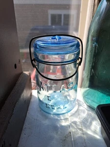 Antikes Kornblumenblauer Atlas EZ-Siegel Pint-Glas, eigentlich ziemlich ungewöhnlich  - Bild 1 von 8