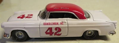 Racing Champions 1999 5 décadas de Petty 1/64 1955 Lee Petty #42 Chrysler suelto Foto 1 de 4