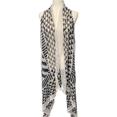 Chaleco/Bufanda Geométrica Revolve Theodora + Callum Silky Touch Foto 1 de 4