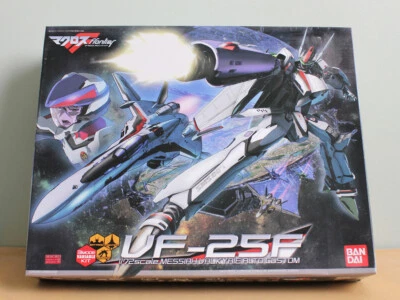 Bandai Macross Frontier 1/72 VF-25F Messiah Valkyrie Alto Custom Model kit - Image 1 of 4