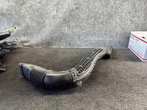 Manguera de admisión de aire del motor Mercedes W213 E300 2017-2020 OEM - Imagen 1 de 5