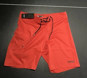 Oakley Kana 21 Bright Poppy Red Line Größe 29 Boardshorts Bademode Neu mit Etikett - Bild 1 von 5