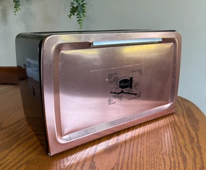 Caja de pan de madera de aluminio West Bend vintage oro rosa con tabla de cortar madera MCM - Imagen 1 de 15