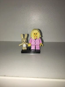 LEGO Minifiguren 71027 Serie 20 Mädchen im Schlafanzug und Plüschhase Figur Kind - Bild 1 von 3