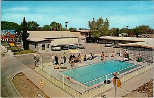 DEMMING NEW MEXICO ROADSIDE BUTTERFIELD STAGE MOTEL & POOL VINTAGE POSTCARD - Picture 1 of 2