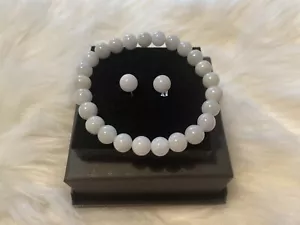 New 2 Piece White Jade Stretchable Bracelet And Stud Earrings 128.00 Ct - Picture 1 of 12