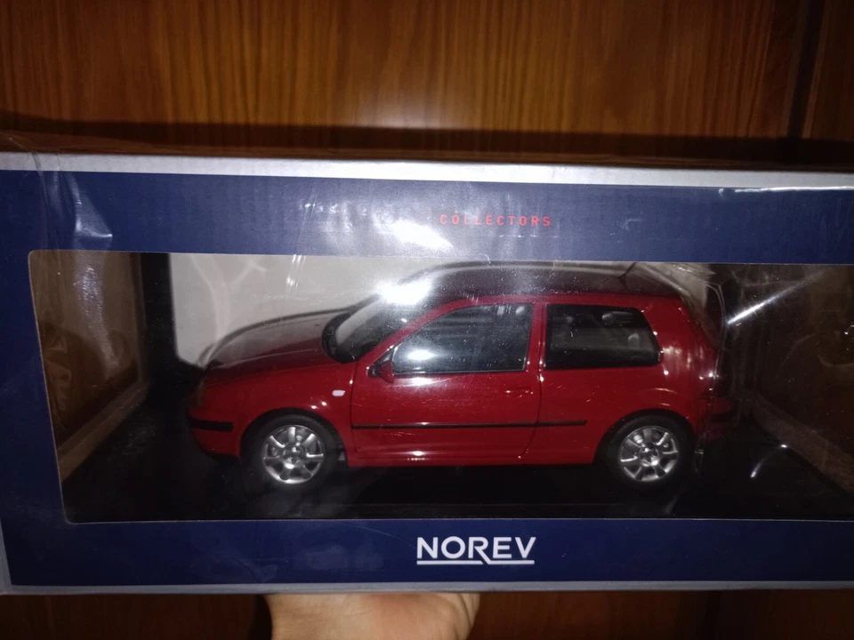 modello Norev 1/18 VW Golf - Immagine 1 di 1