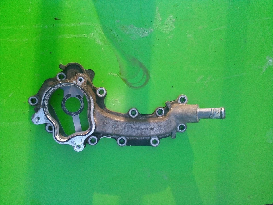 Carcasa termostato refrigerante motor Dodge Durango 3,6 L crossover OEM 2016-2020 Foto 1 de 1