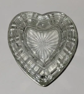 Vintage durchsichtig bedeckt Herz Süßigkeiten Schale 5,25 x 6 x 4,5" Box - Bild 1 von 3