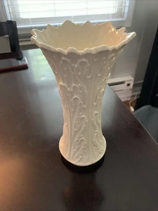 Vtg. 8.5” Lenox Ivory Vase The Woodland Collection - Picture 1 of 4