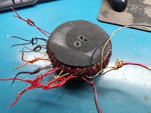Toroidal Transformer 240v In 16.6v , 25.4v , 32v , 33.6v x 2 , 30.4v x 2 , 18.4v - Picture 1 of 7