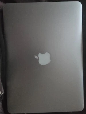 apple macbook air  - Image 1 of 4