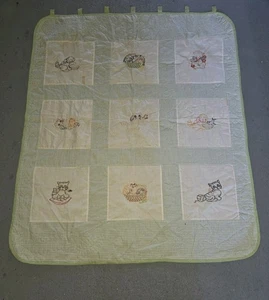 Vintage Wandbehang Steppdecke Kätzchen Katzen bestickt grün und weiß Landhaus - Bild 1 von 9