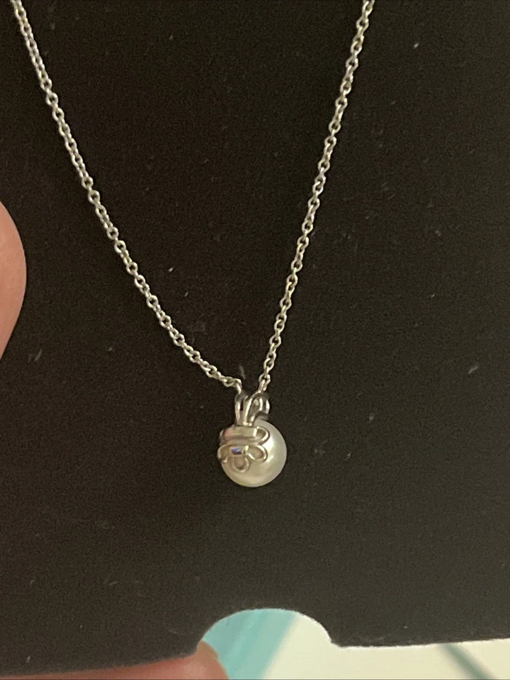 Collar colgante de diamantes con perlas de firma de oro blanco de 18 quilates de Tiffany & Co. de 16 pulgadas Foto 1 de 1