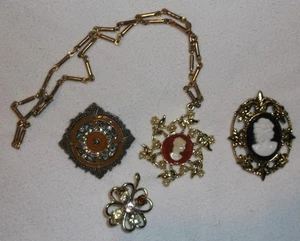 COSTUME JEWELRY MIXED LOT PINS AND BRACELET GOLDEN JEWELS PRE-OWNED PARTY 1928 - Picture 1 of 8