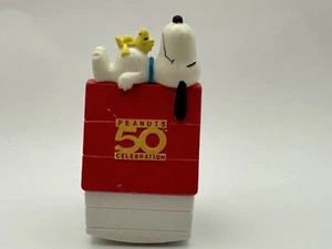 Wendy’s Peanuts 50th Anniversary Collector Series Snoopy Woodstock on Doghouse - Bild 1 von 7