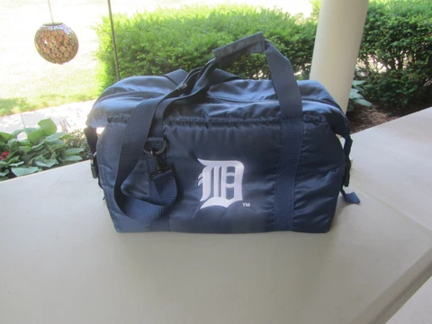 DETROIT TIGERS INSULATED TOTE, SPORTS BAG 21 X 9 X 10! Cover
