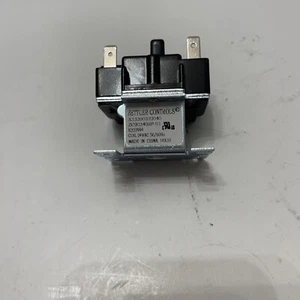 New Zettler Controls X1330332040 Relay. 24VAC, 50/60Hz. - Picture 1 of 6