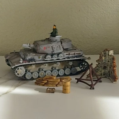 Forces of Valor 1:32 German Panzer IV Ausf. F, 5.Pz.Div. Eastern Front 1941 - Bild 1 von 4