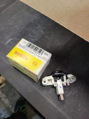 REGOLATORE ALTERNATORE BOSCH 1197311242 PER MERCEDES W124 CLASSE C E G V VITO - Immagine 1 di 4