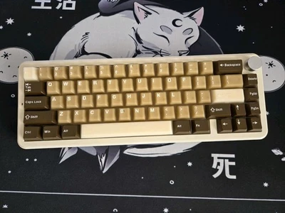 Yunzii B68 + KTT Coconut Latte Switches, Custom 65% Wireless Hot-swap Keyboard - Image 1 of 4