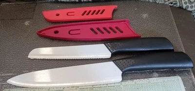 Cuchillos y protectores de cuchillas KitchenAid 201 mm de chef y bagle de cerámica blanca Foto 1 de 4