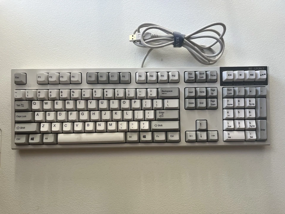 TOPRE REALFORCE R2SA-US4-IV AGBZP8 KEYBOARD WHITE IVORY ENGLISH 108 KEY LAYOUT - Image 1 of 4